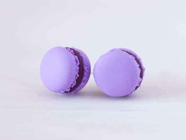 Boucles d'oreilles puces macarons violets