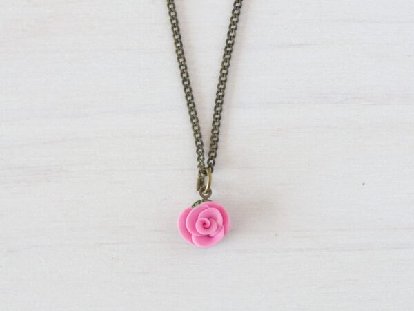 Collier pendentif fleur rose