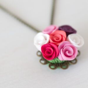 Collier pendentif bouquet de roses